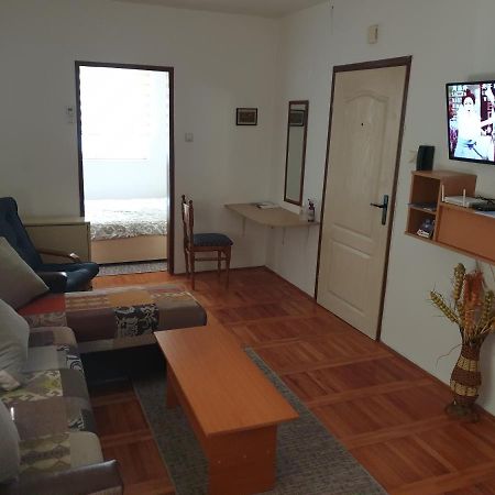 City Center Apartment 1 Nis Bagian luar foto