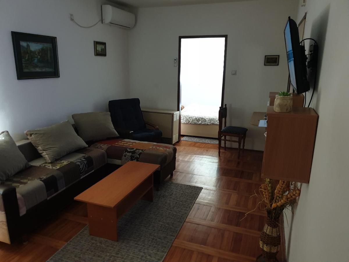 City Center Apartment 1 Nis Bagian luar foto